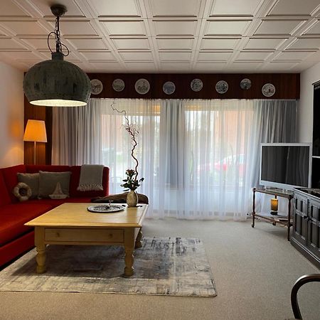 Privartzimmer 'Ausfahrt Freihalten' 胡苏姆 外观 照片