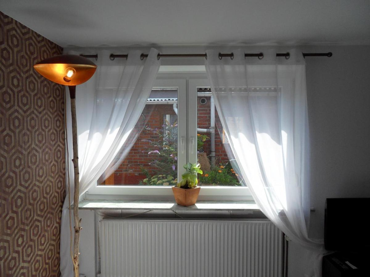 Privartzimmer 'Ausfahrt Freihalten' 胡苏姆 外观 照片