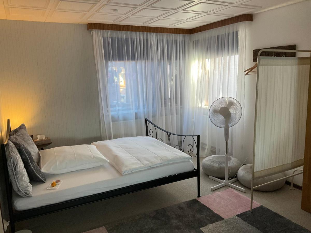 Privartzimmer 'Ausfahrt Freihalten' 胡苏姆 外观 照片