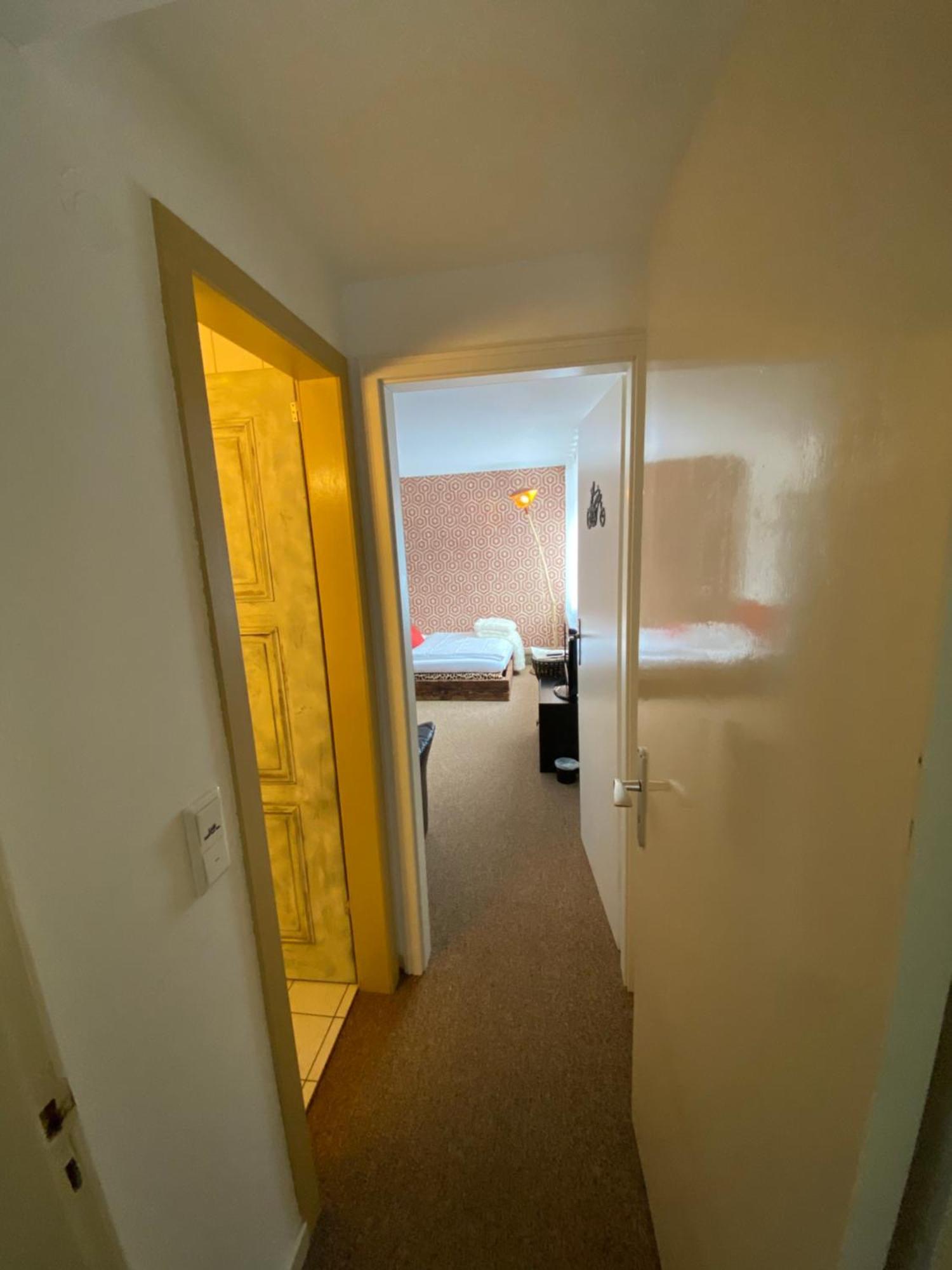 Privartzimmer 'Ausfahrt Freihalten' 胡苏姆 外观 照片
