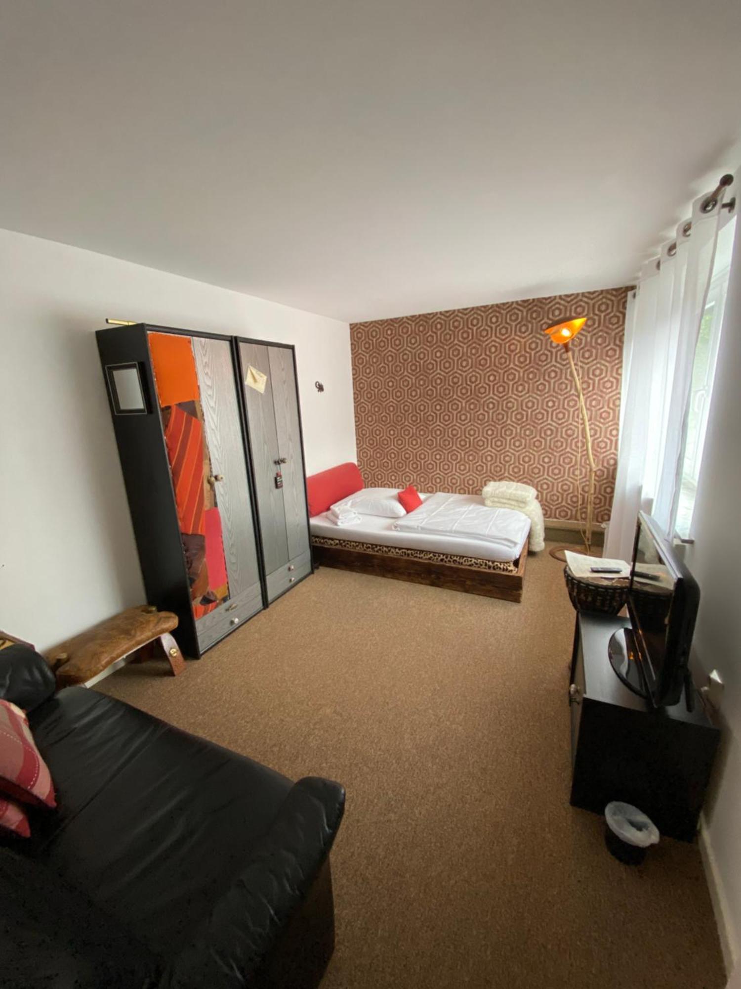 Privartzimmer 'Ausfahrt Freihalten' 胡苏姆 外观 照片