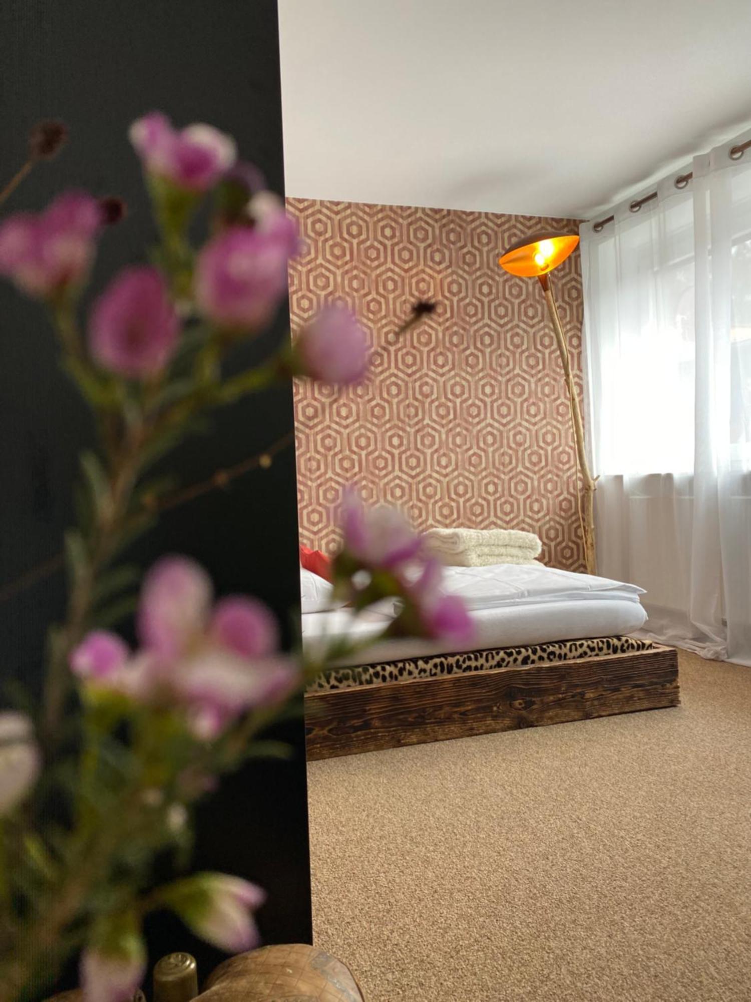 Privartzimmer 'Ausfahrt Freihalten' 胡苏姆 外观 照片