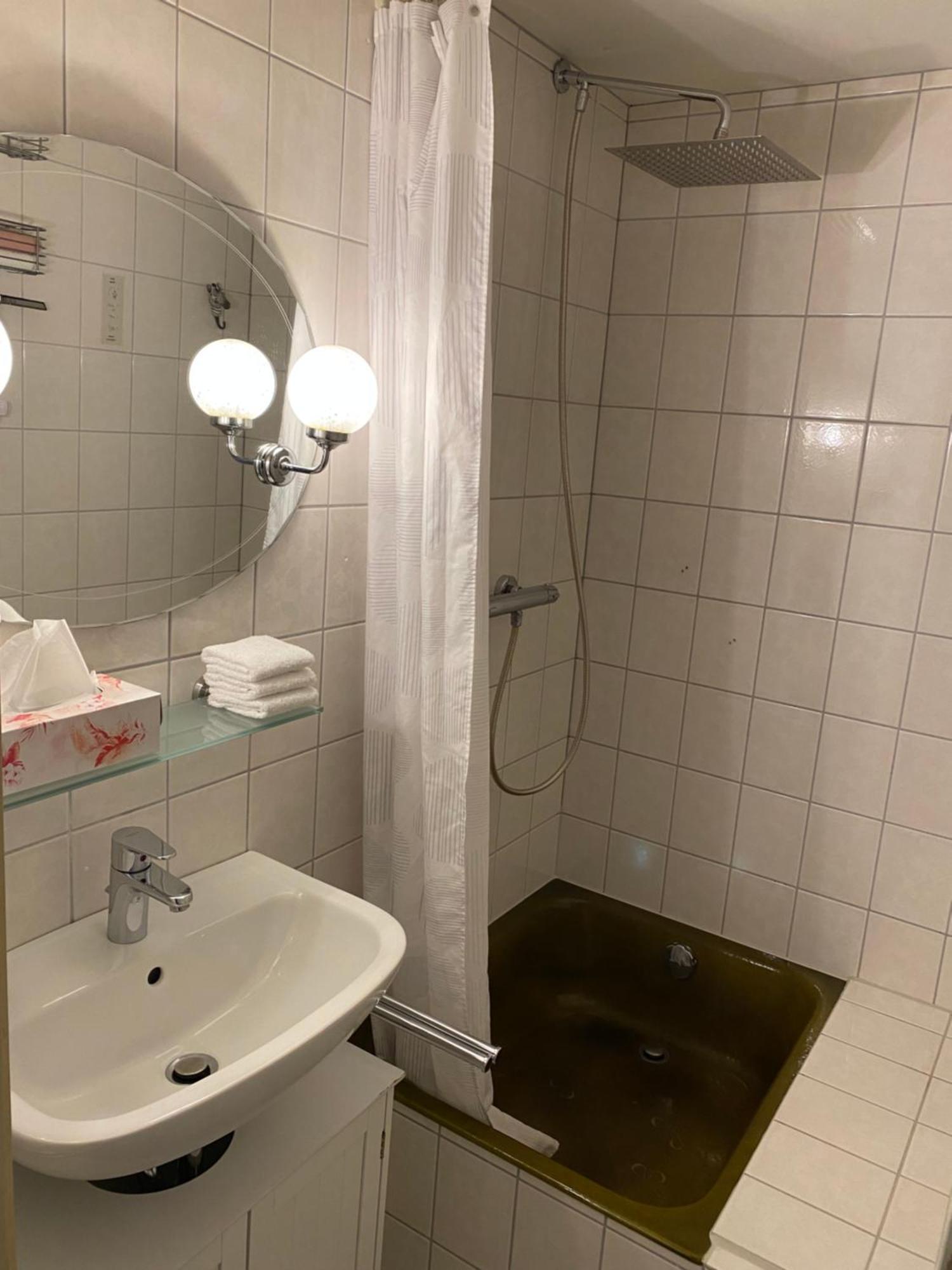 Privartzimmer 'Ausfahrt Freihalten' 胡苏姆 外观 照片