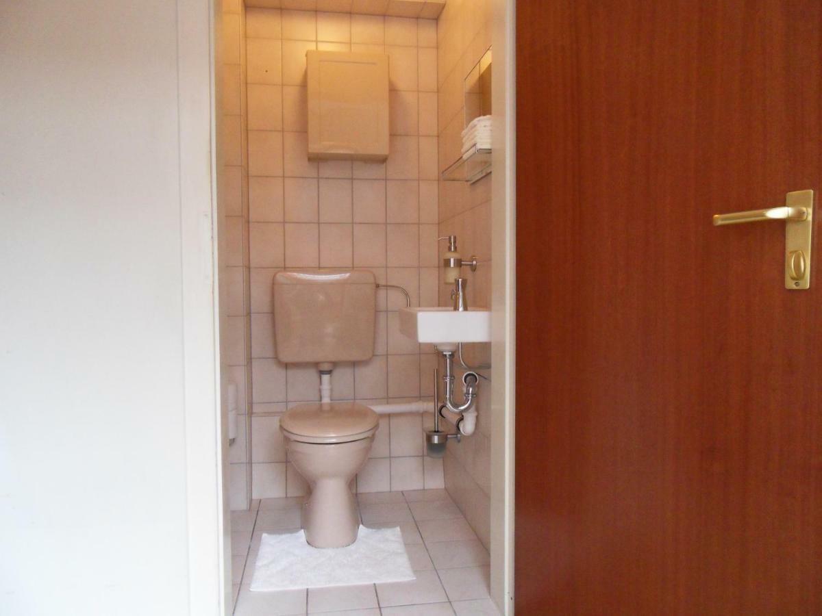 Privartzimmer 'Ausfahrt Freihalten' 胡苏姆 外观 照片